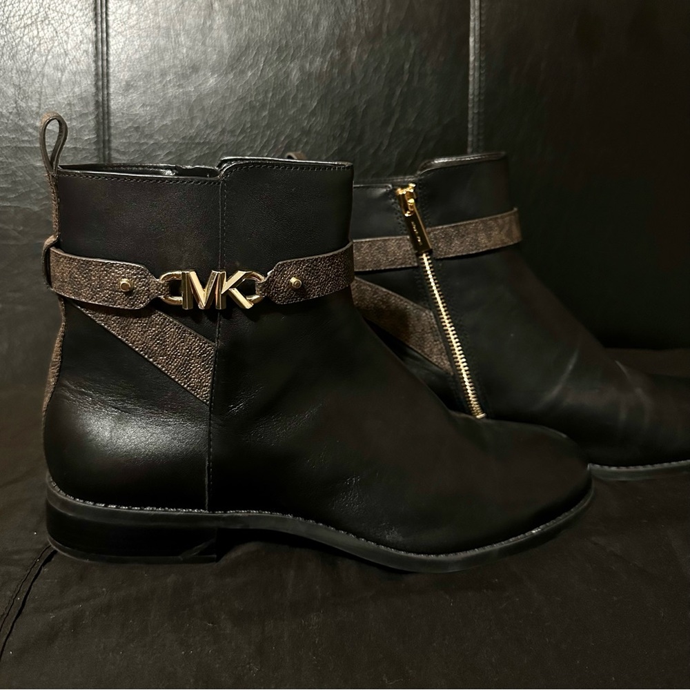 Michael Kors. Like New Ankle boots. 10M